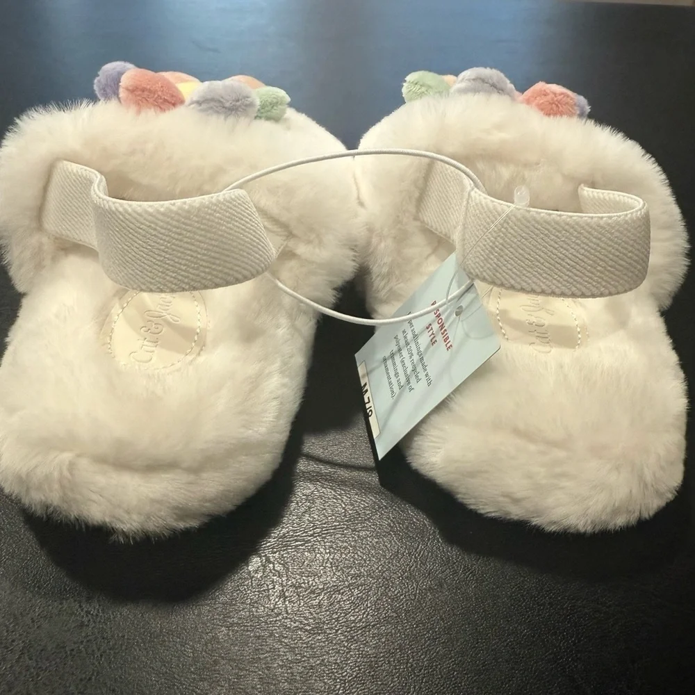 NWT Cat & Jack toddler size medium 7/8 fluffy soft slippers